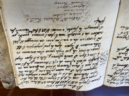 Karta ręcznie pisanej księgi zawierającej protokoły posiedzeń konwentu franciszkanów w klasztorze Świętych Dwunastu Apostołów w Rzymie, 1735